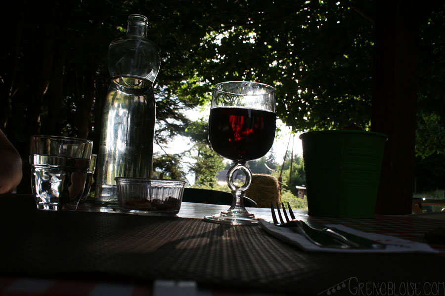 Relaxing -en campagne- with a glass of red after a busy day in Grenoble city.